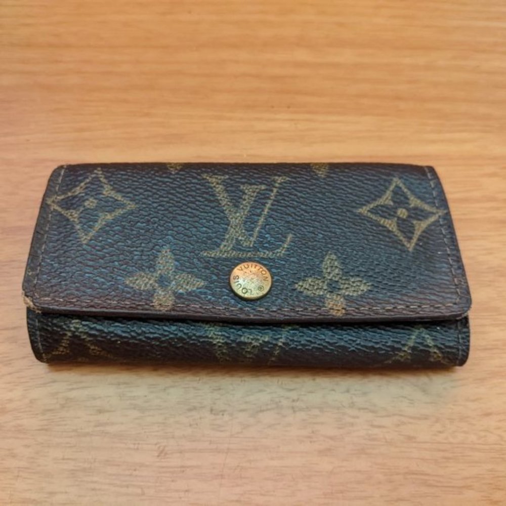Louis Vuitton Monogram Key Holder/Wallet #1500💥PRICE DROP💥